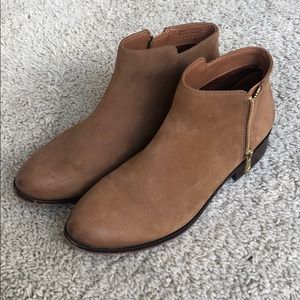 Aldo Ankle boots in tan size 7